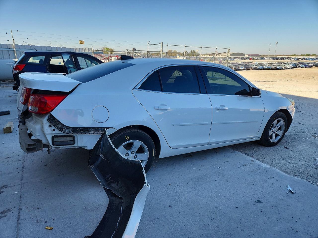 2015 Chevrolet Malibu VIN 1G11B5SL6FF104686 photo 3