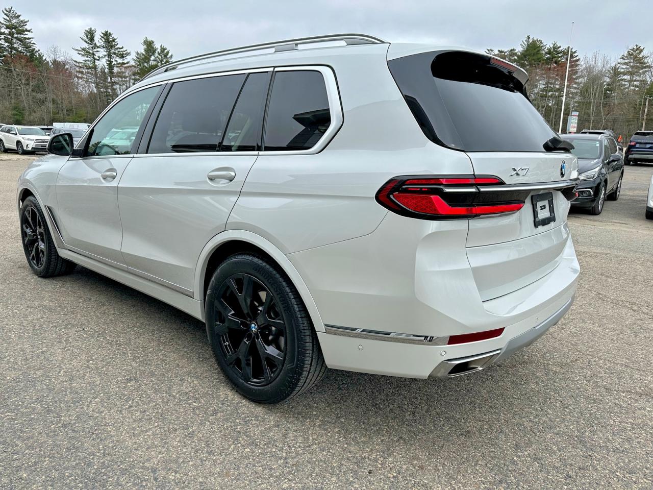 2024 BMW X7 VIN 5UX23EM03R9U24321 photo 3