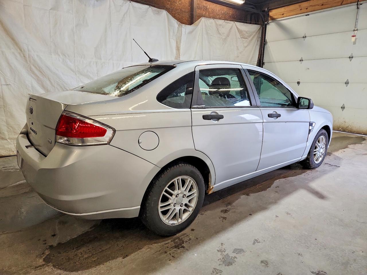 2008 Ford Focus VIN 1FAHP35N38W259617 photo 3
