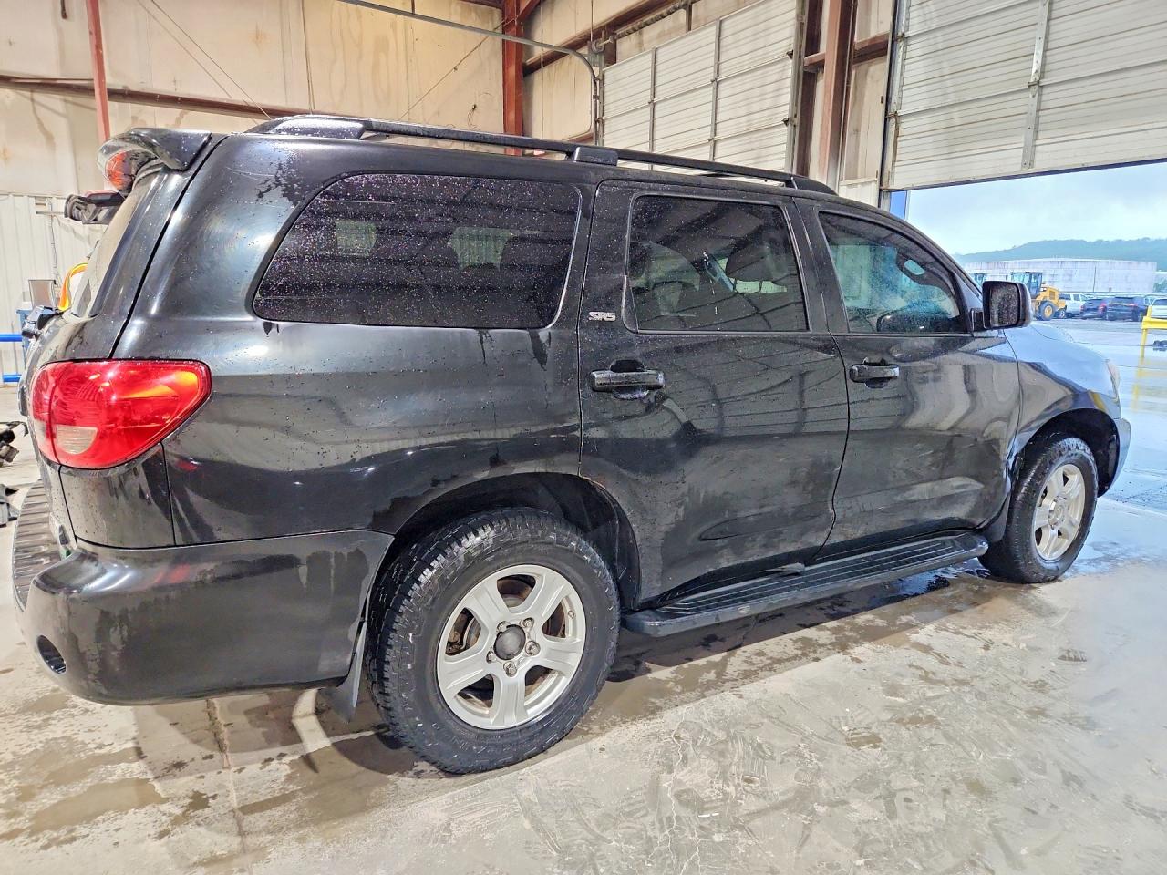 2013 Toyota Sequoia VIN 5TDBW5G1XDS076749 photo 3