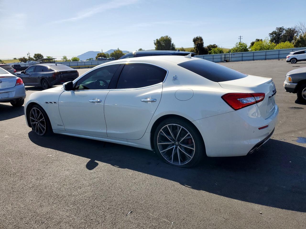 2019 Maserati All other VIN ZAM57XSL8K1325067 photo 2