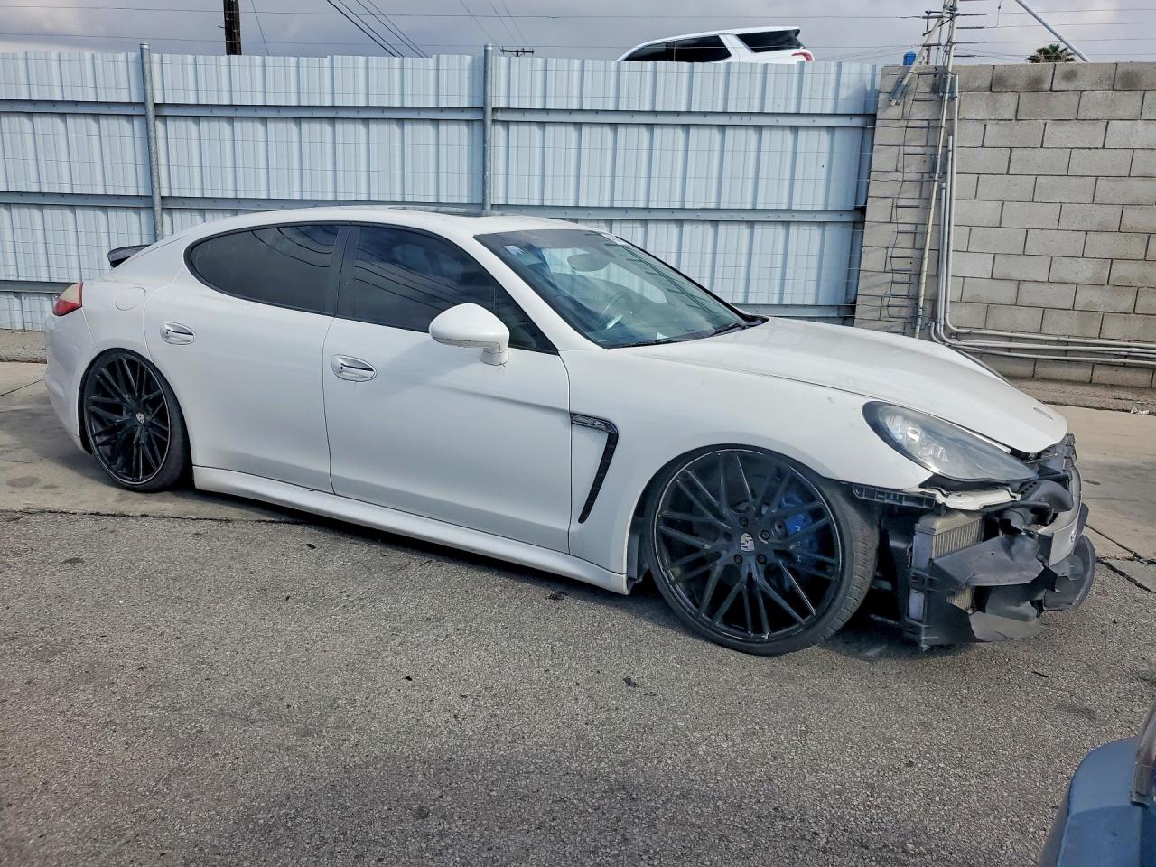 2011 Porsche Panamera VIN WP0AC2A72BL091017 photo 4
