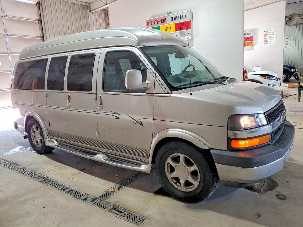 2007 Chevrolet Express VIN 1GBFG15T071113308 photo 4