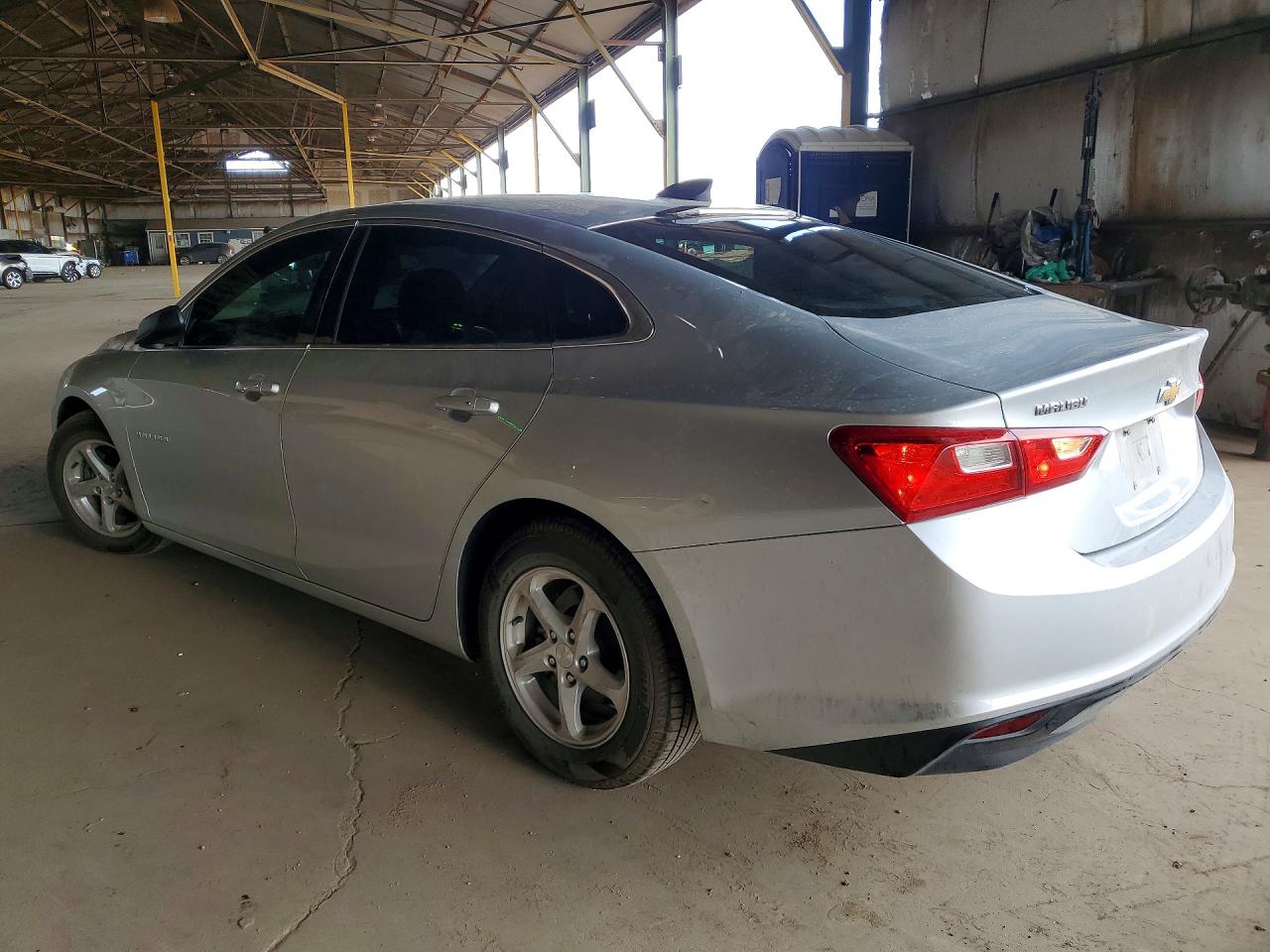 2018 Chevrolet Malibu VIN 1G1ZB5ST5JF173221 photo 2