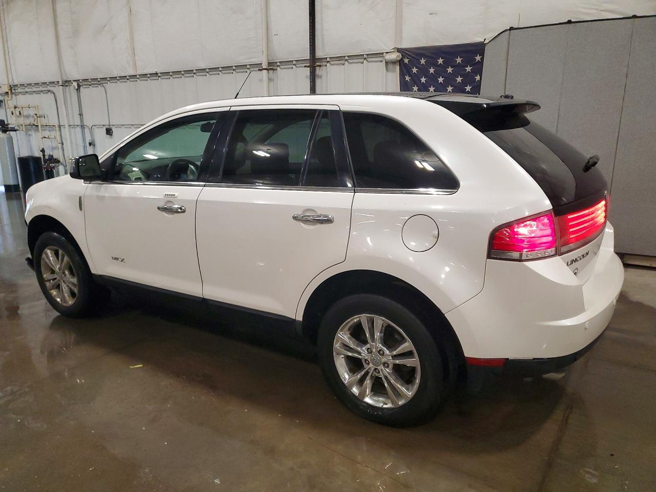 2010 LINCOLN Mkx VIN 2LMDJ8JC7ABJ04930 photo 2