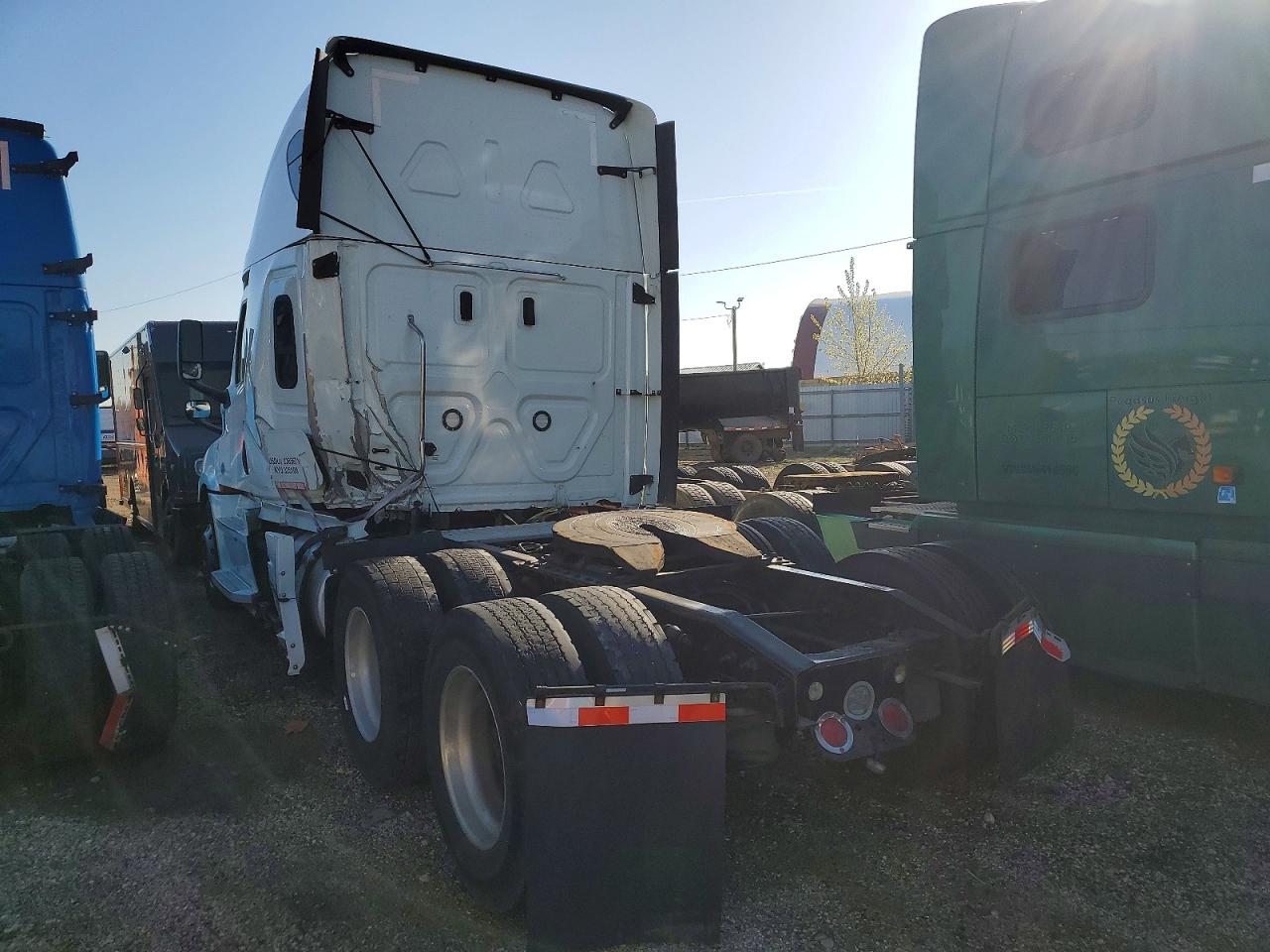 2020 FREIGHTLINER All other VIN 1FUJHHDR1LLLT2089 photo 3