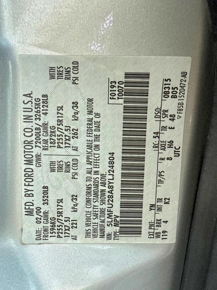 2000 LINCOLN Navigator VIN 5LMFU28A8YLJ24804 photo 10