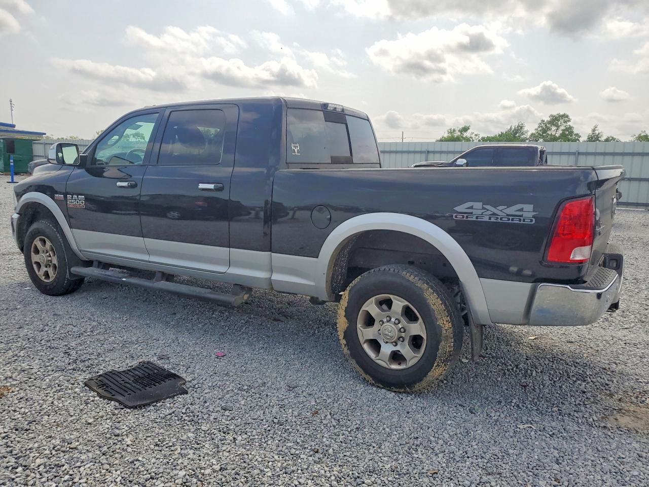 2018 Ram 2500 VIN 3C6UR5MJ1JG121213 photo 2
