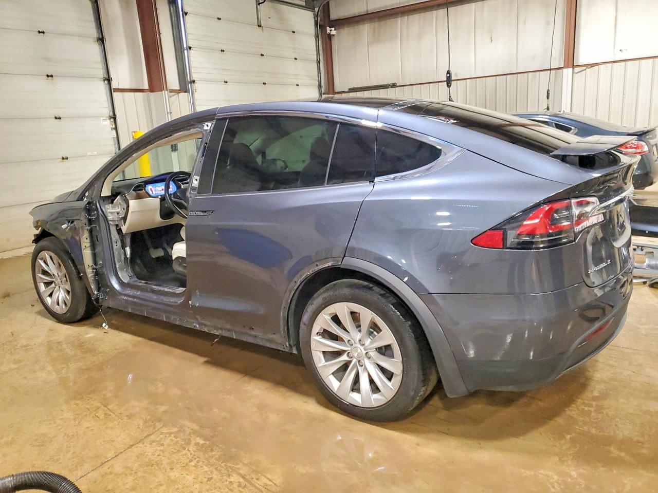 2017 TESLA Model x VIN 5YJXCBE2XHF074499 photo 2