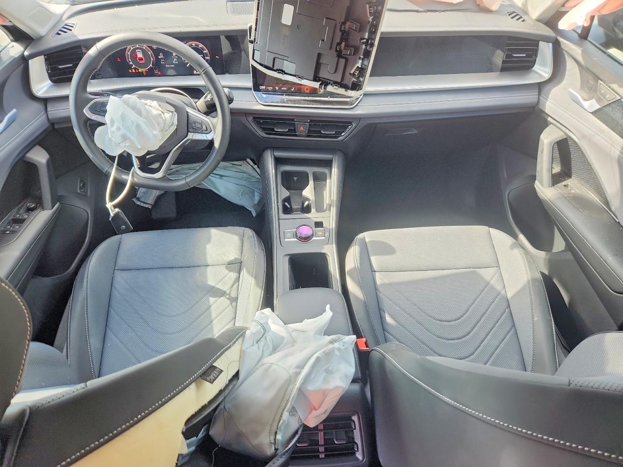 2026 Volkswagen Tiguan VIN 3VVER7RM8TM004181 photo 8