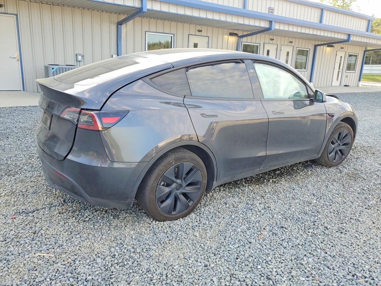 2025 Model y VIN 7SAYGDED1SA365440 photo 3