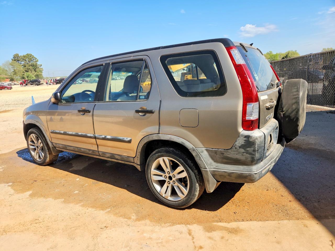 2005 Honda Crv VIN JHLRD68585C002327 photo 2