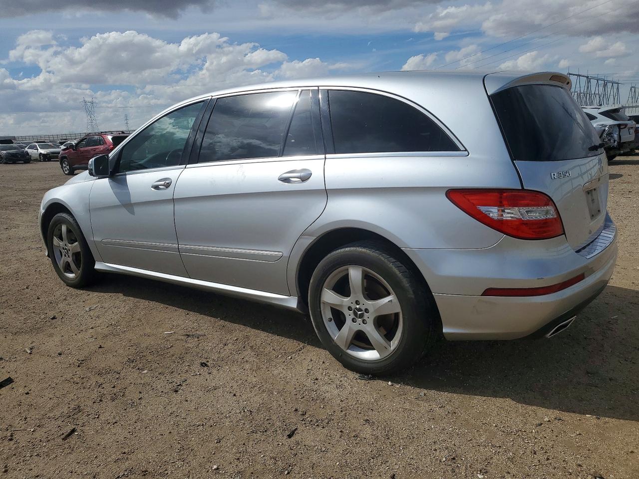 2011 Mercedes-Benz R-class VIN 4JGCB6FE3BA118176 photo 2