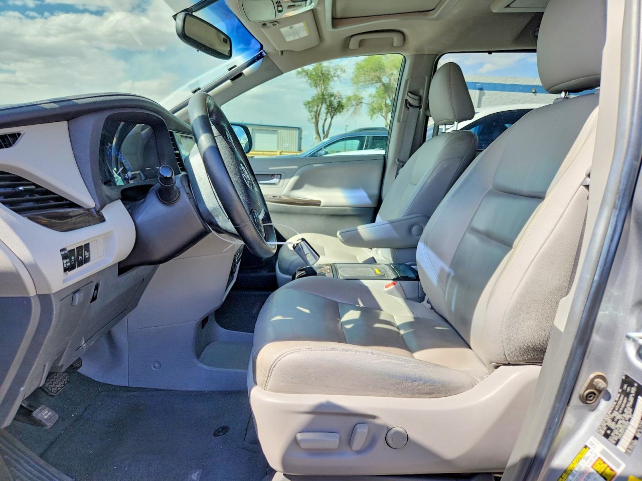 2015 Toyota Sienna VIN 5TDYK3DC5FS656896 photo 7