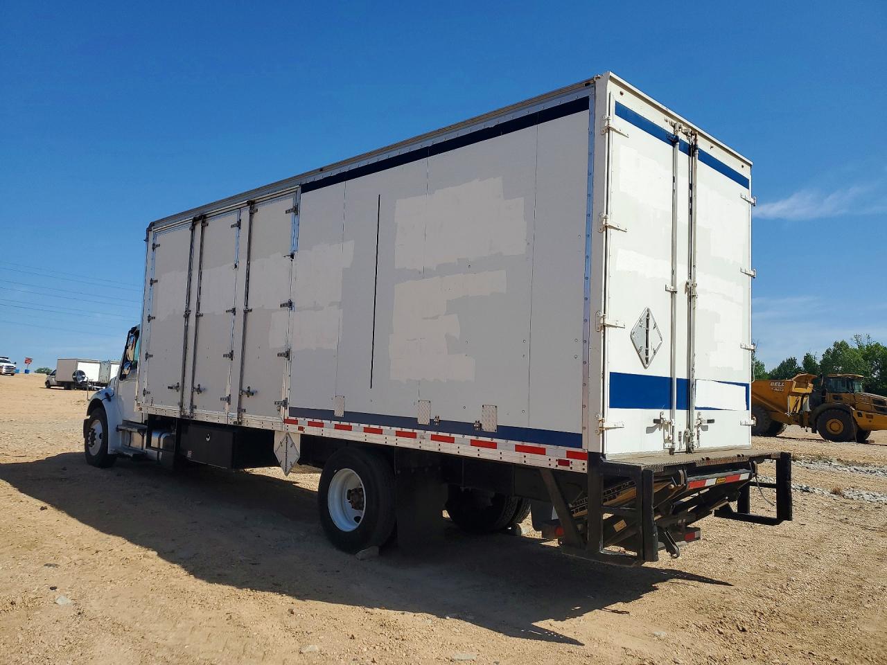 2017 FREIGHTLINER All other VIN 1FVACWDU5HHJB9820 photo 2
