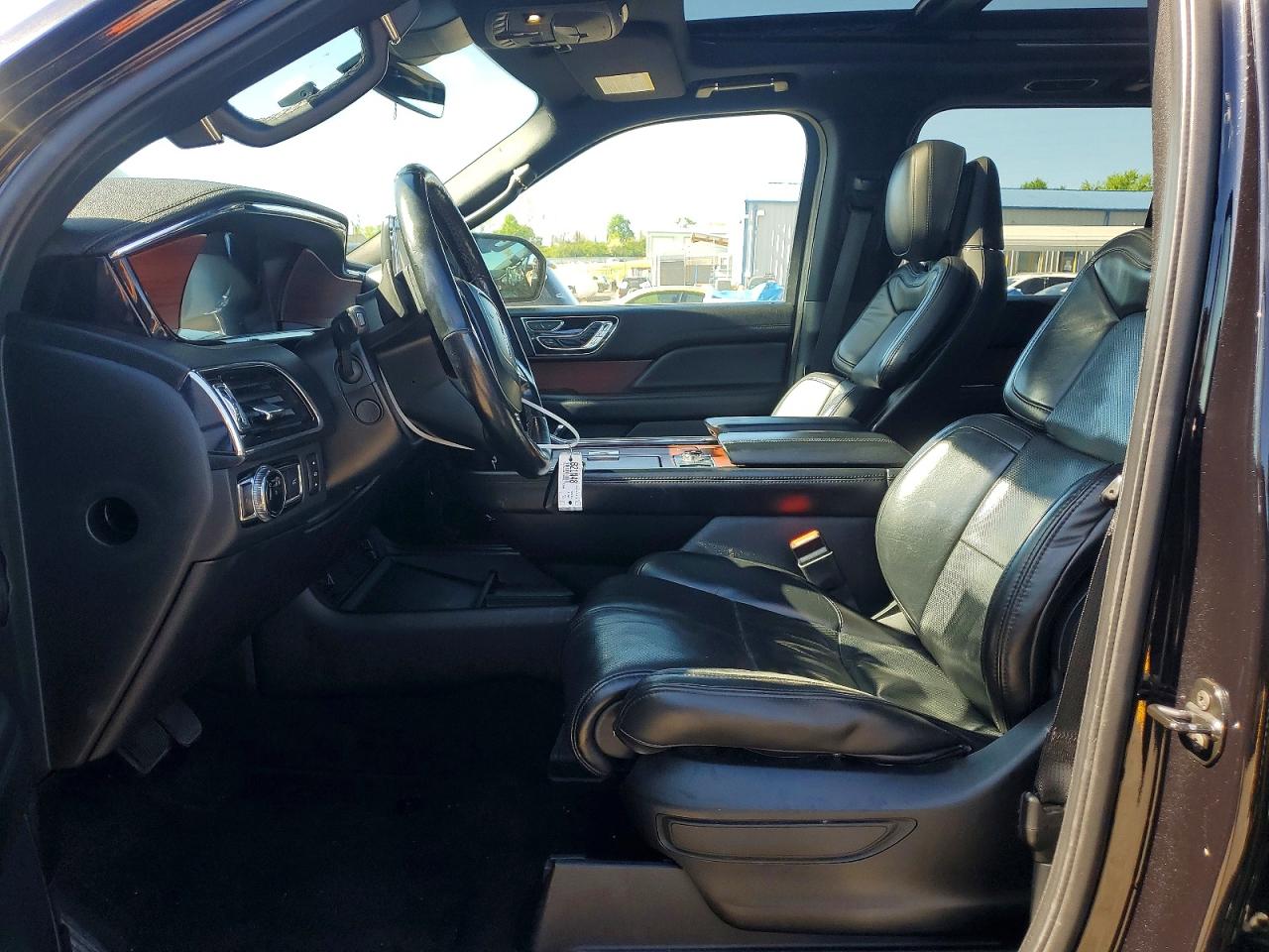 2021 Lincoln Navigator VIN 5LMJJ3LT2MEL17269 photo 7