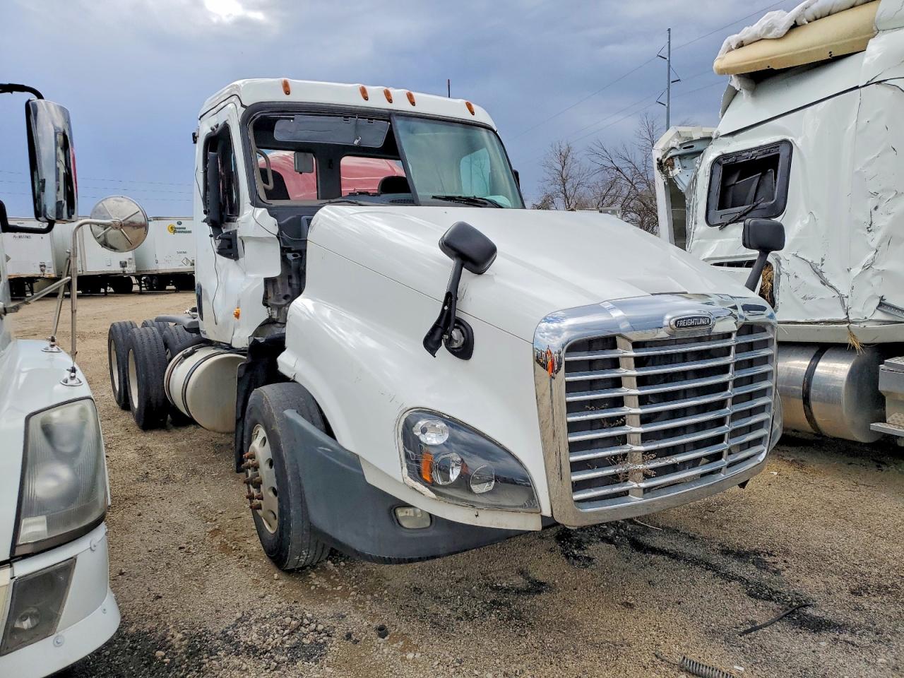 2019 FREIGHTLINER All other VIN 3AKJGEDV6KDKH1954 photo 1
