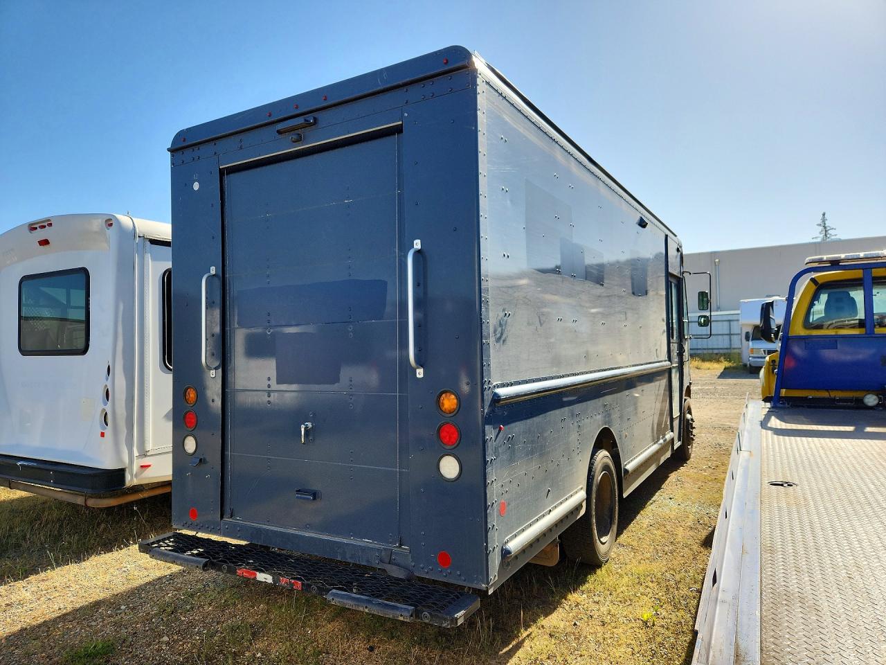 2021 FREIGHTLINER All other VIN 4UZAC2EA8MCMM9127 photo 3