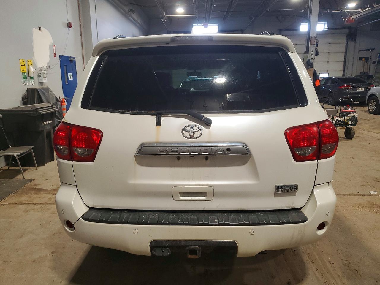 2012 Toyota Sequoia VIN 5TDDY5G1XCS059340 photo 6