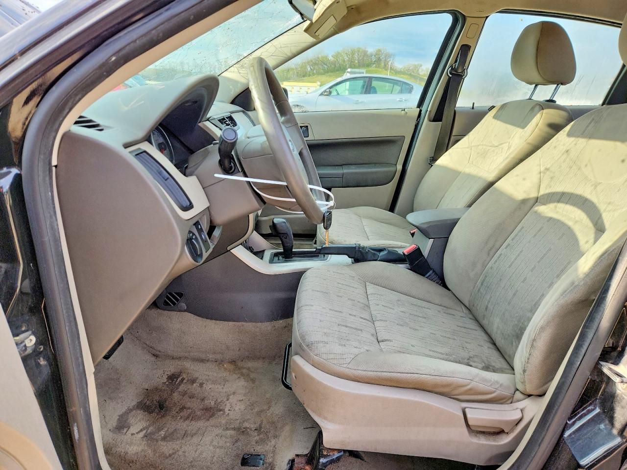 2008 Ford Focus VIN 1FAHP35N88W214138 photo 7