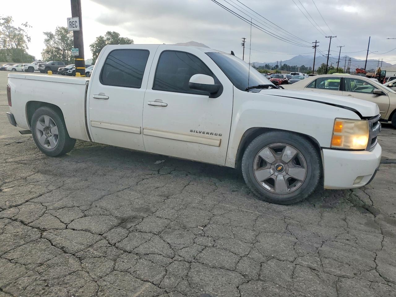 2011 CHEV Silverado VIN 3GCPCTE07BG205992 photo 4