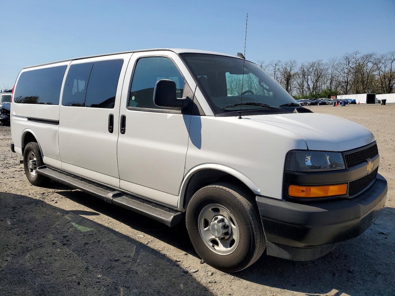 2023 Chevrolet Express VIN 1GAZGNFP8P1163898 photo 1
