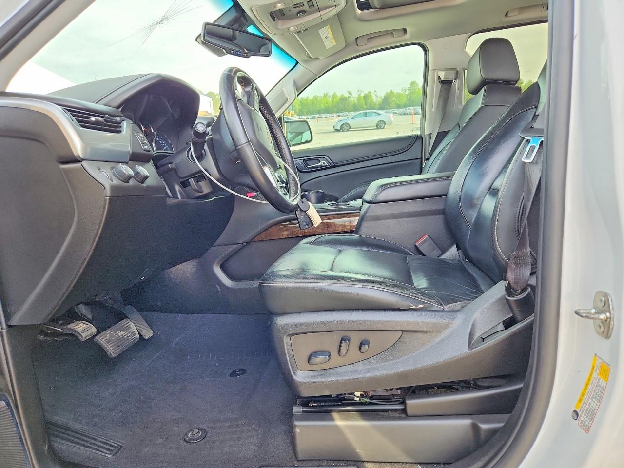 2019 Chevrolet Suburban VIN 1GNSKHKCXKR148090 photo 7