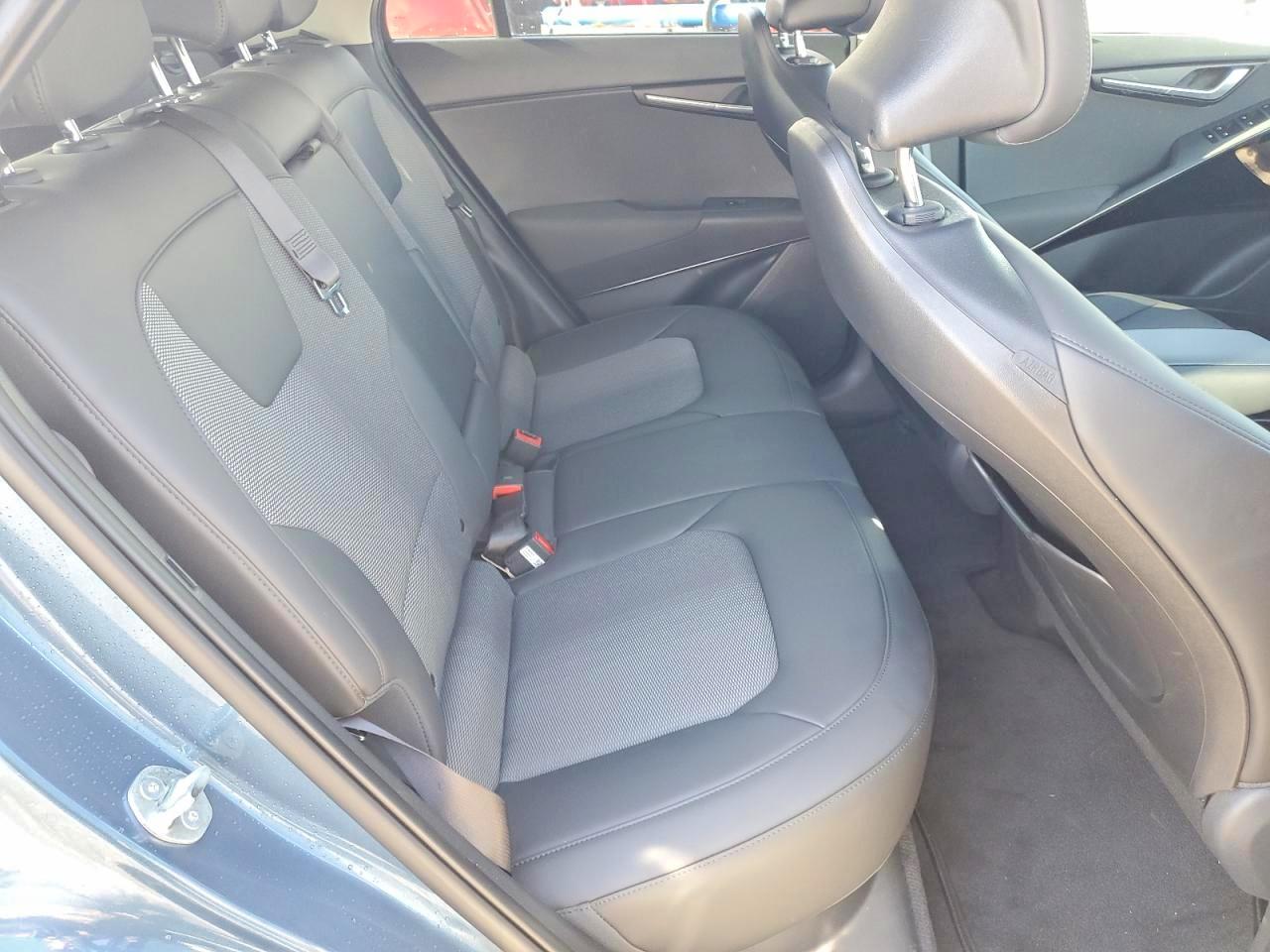 2025 Kia Niro VIN KNDCR3L18S5145219 photo 11