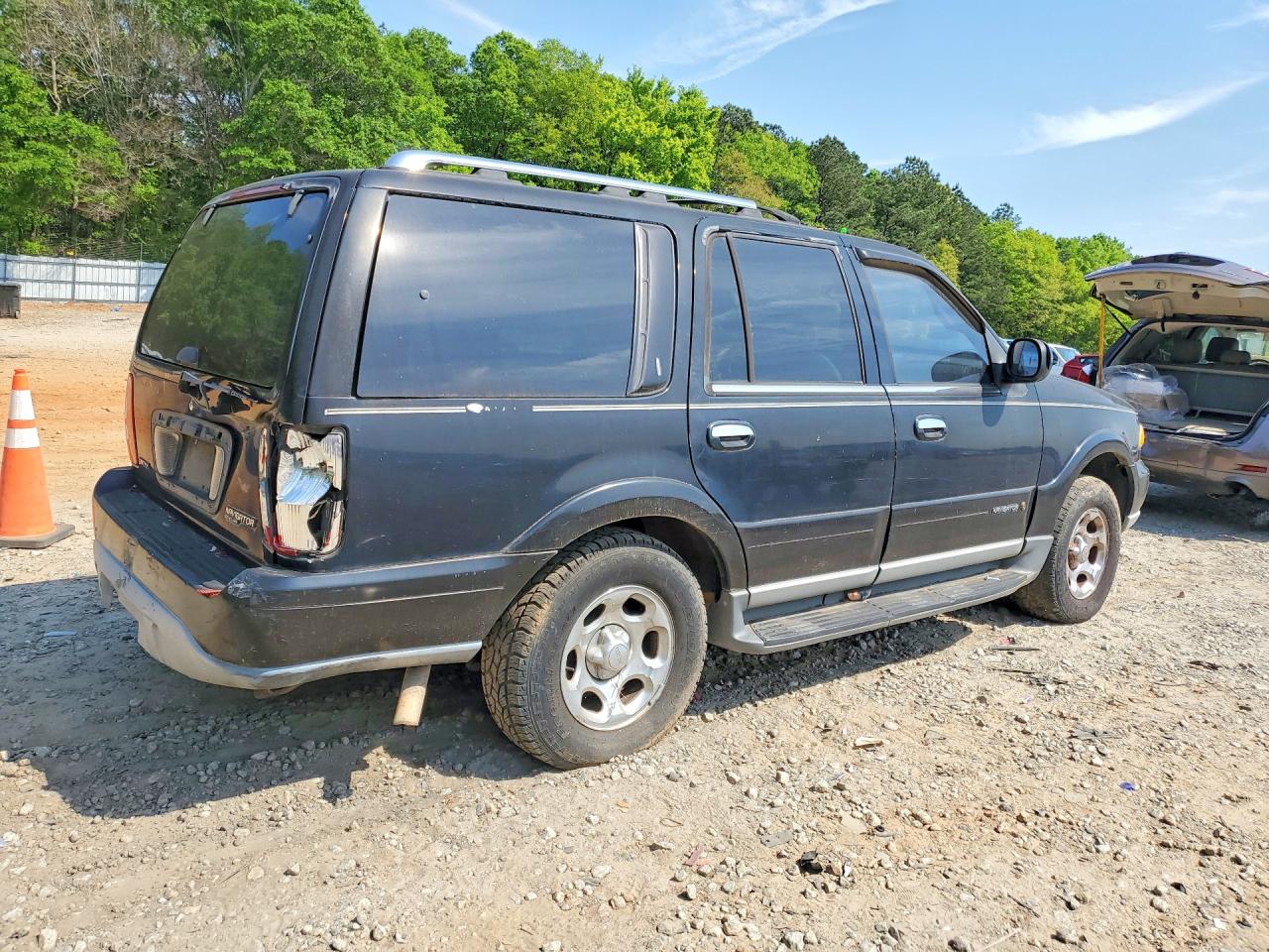 2000 Lincoln Navigator VIN 5LMPU28A9YLJ00290 photo 3