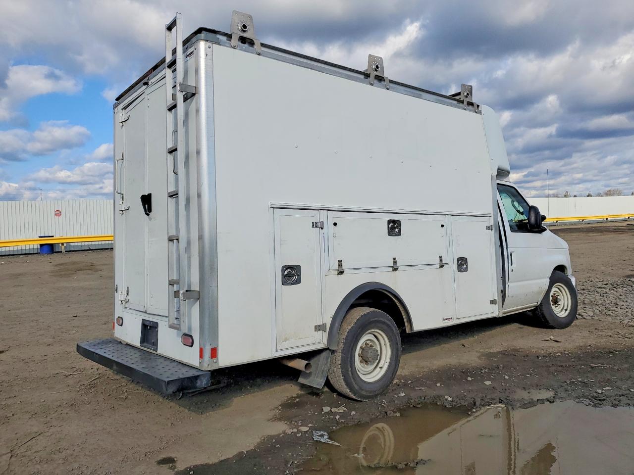 2019 FORD Econoline VIN 1FDWE3F63KDC27425 photo 3