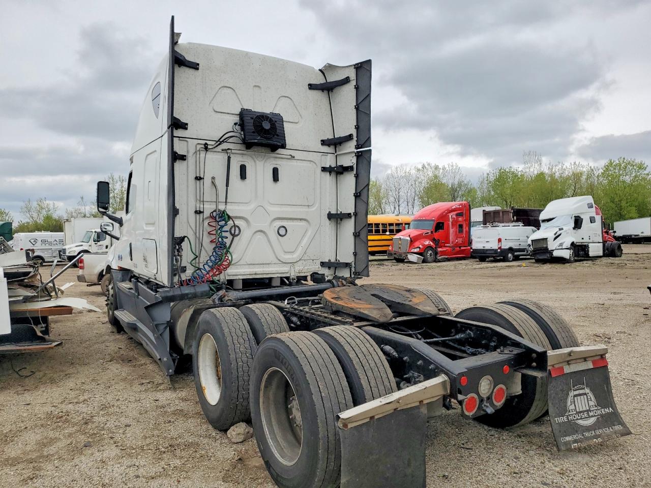 2025 FREIGHTLINER All other VIN 3AKJHHDR8SSVY3419 photo 3
