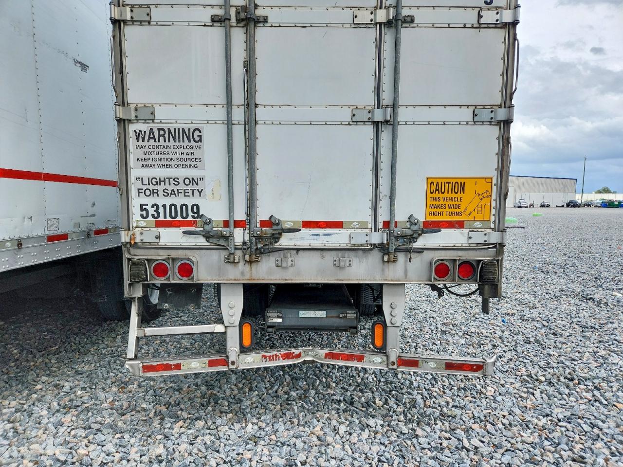 2013 UTILITY All models VIN 1UYVS2533DM630416 photo 9