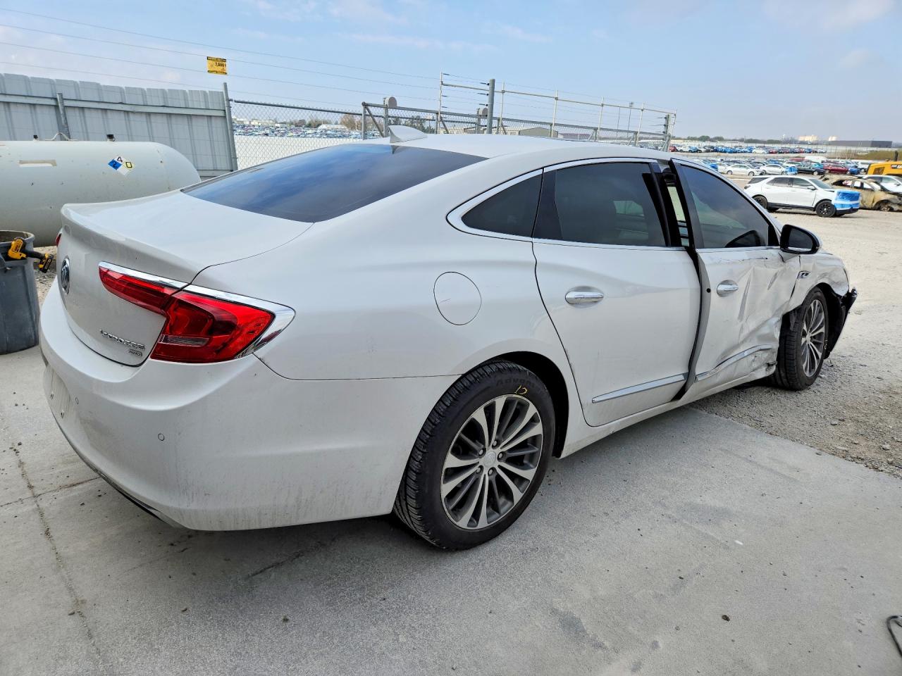 2019 Buick Lacrosse VIN 1G4ZR5SS8KU114893 photo 3