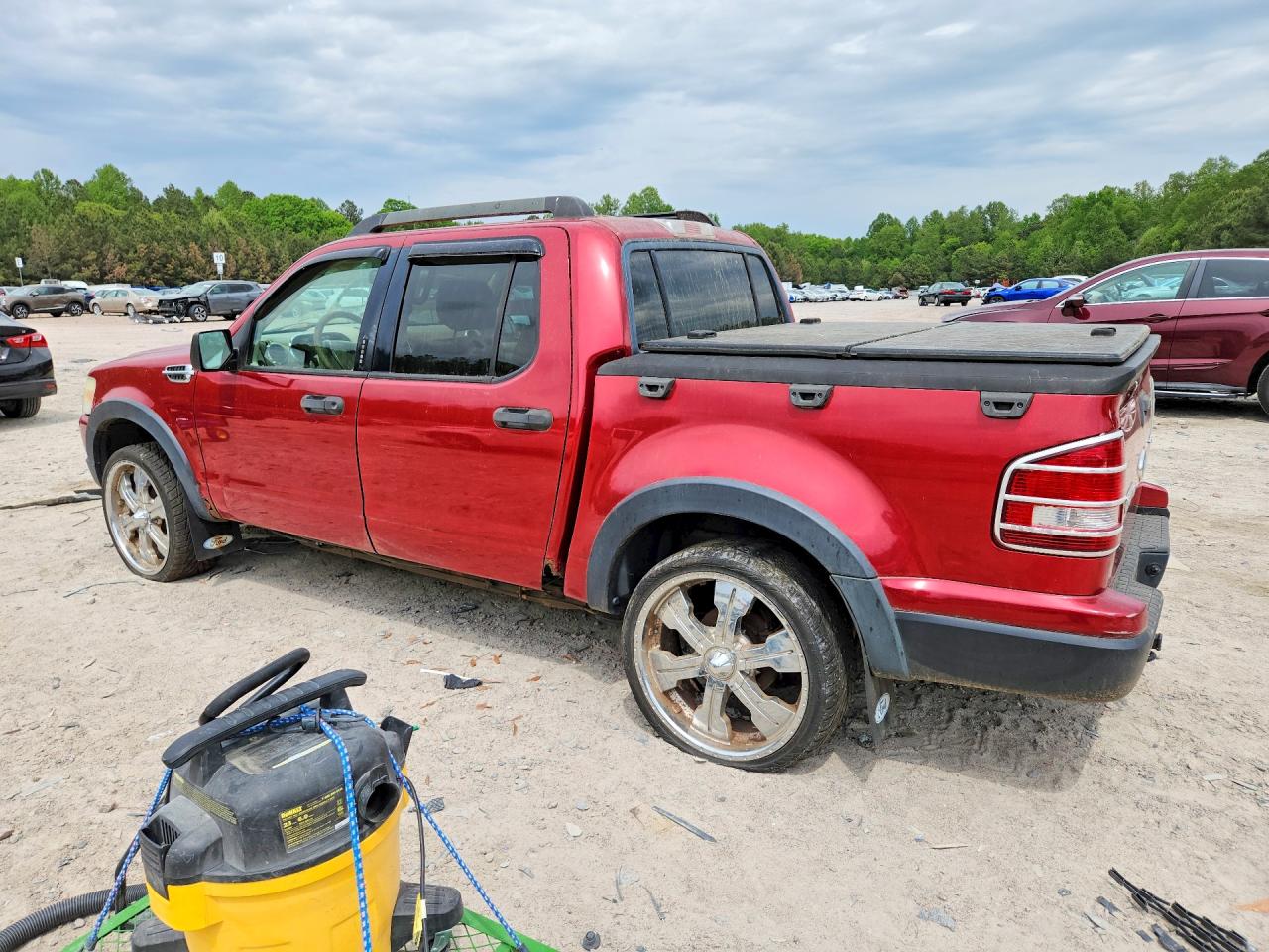 2007 FORD Explorer VIN 1FMEU51KX7UA23694 photo 2