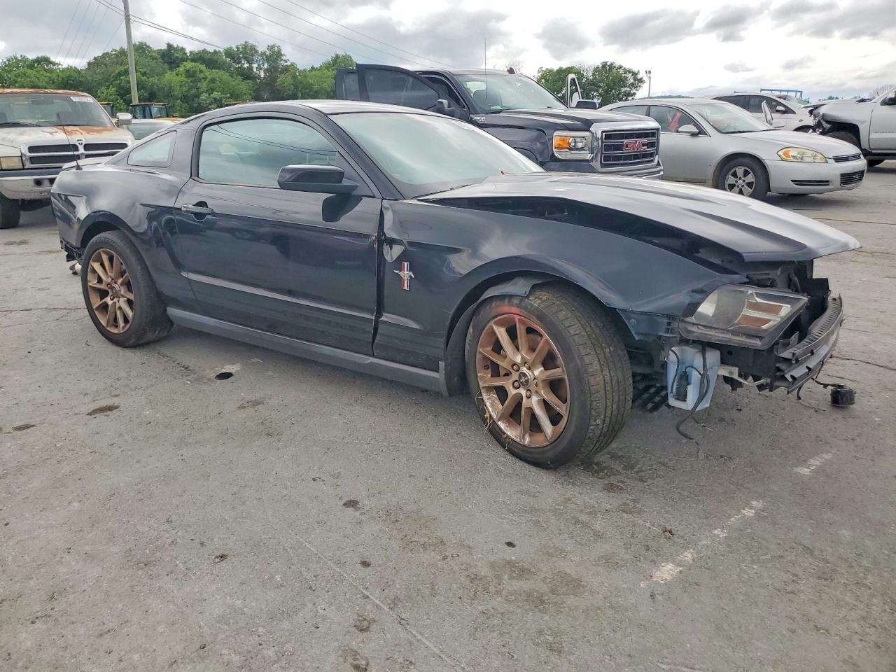 2011 Ford Mustang VIN 1ZVBP8AM3B5105929 photo 4