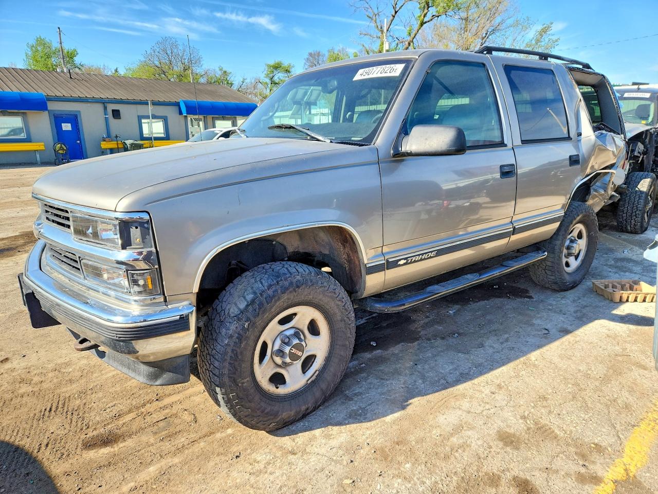 1999 Chevrolet Tahoe VIN 1GNEK13R4XR102284 photo 1