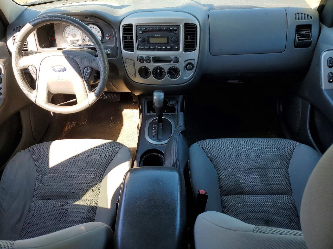 2005 Ford Escape VIN 1FMYU93145KA44025 photo 8