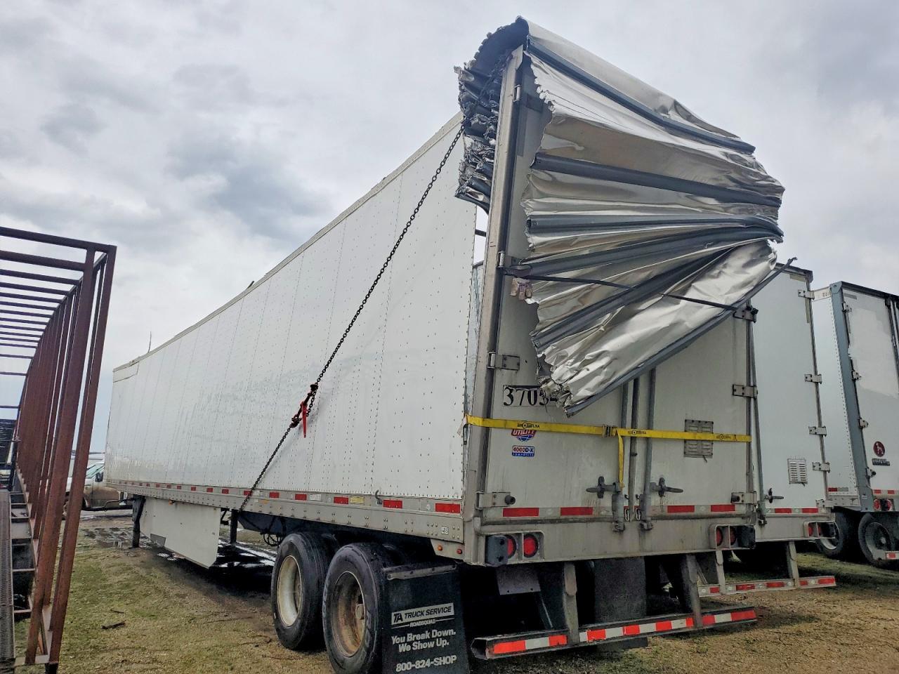 2021 UTILITY All models VIN 1UYVS2535M3370543 photo 3