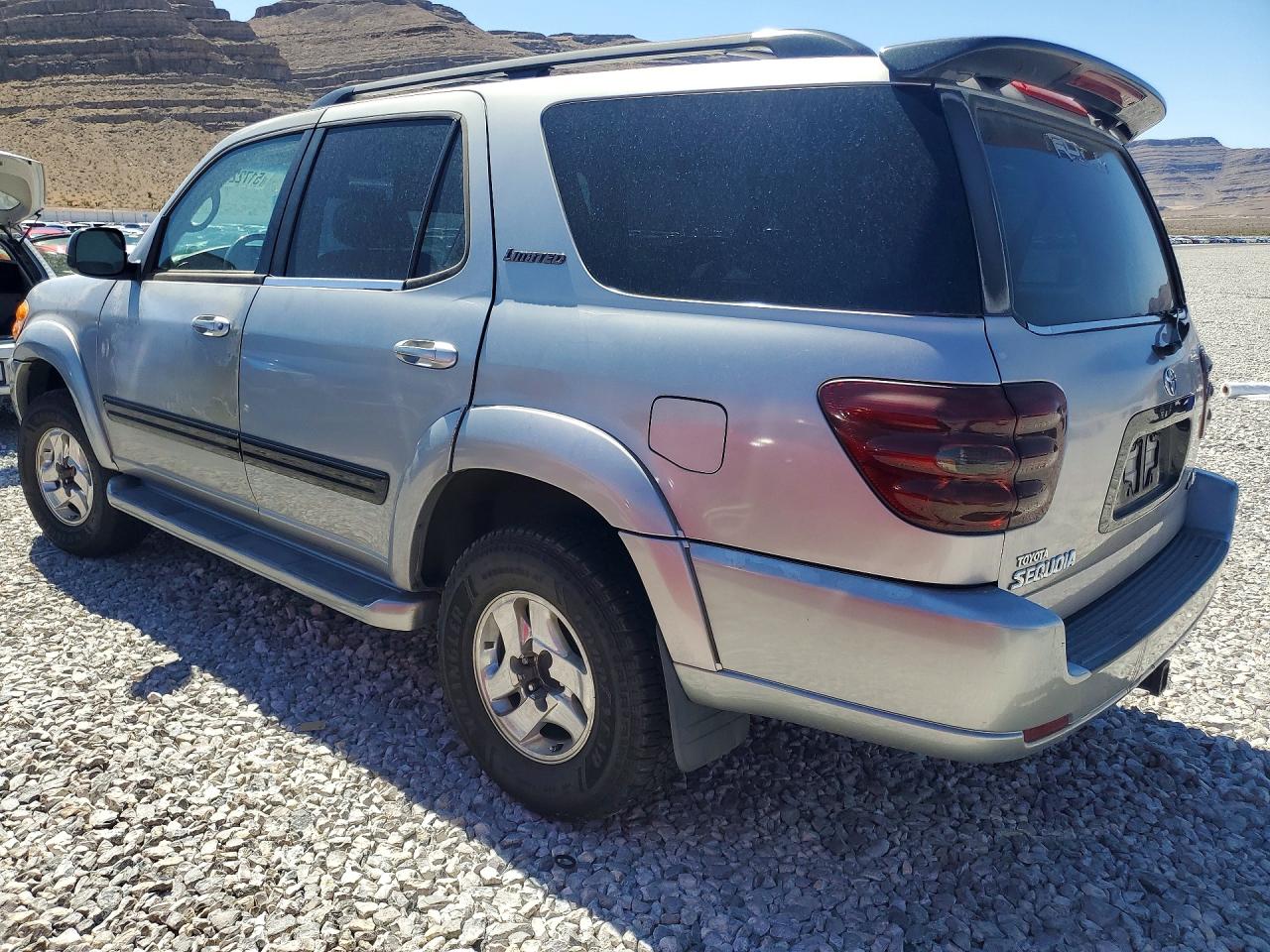 2002 TOYOTA Sequoia VIN 5TDZT34AX2S125834 photo 2
