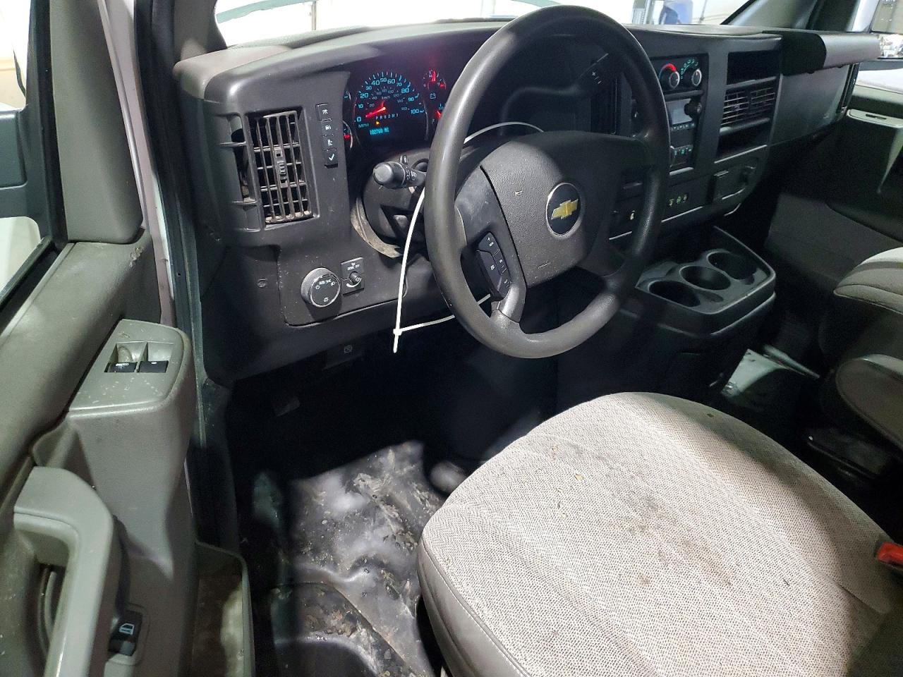 2018 Chevrolet Express VIN 1GCWGAFG1J1341404 photo 8