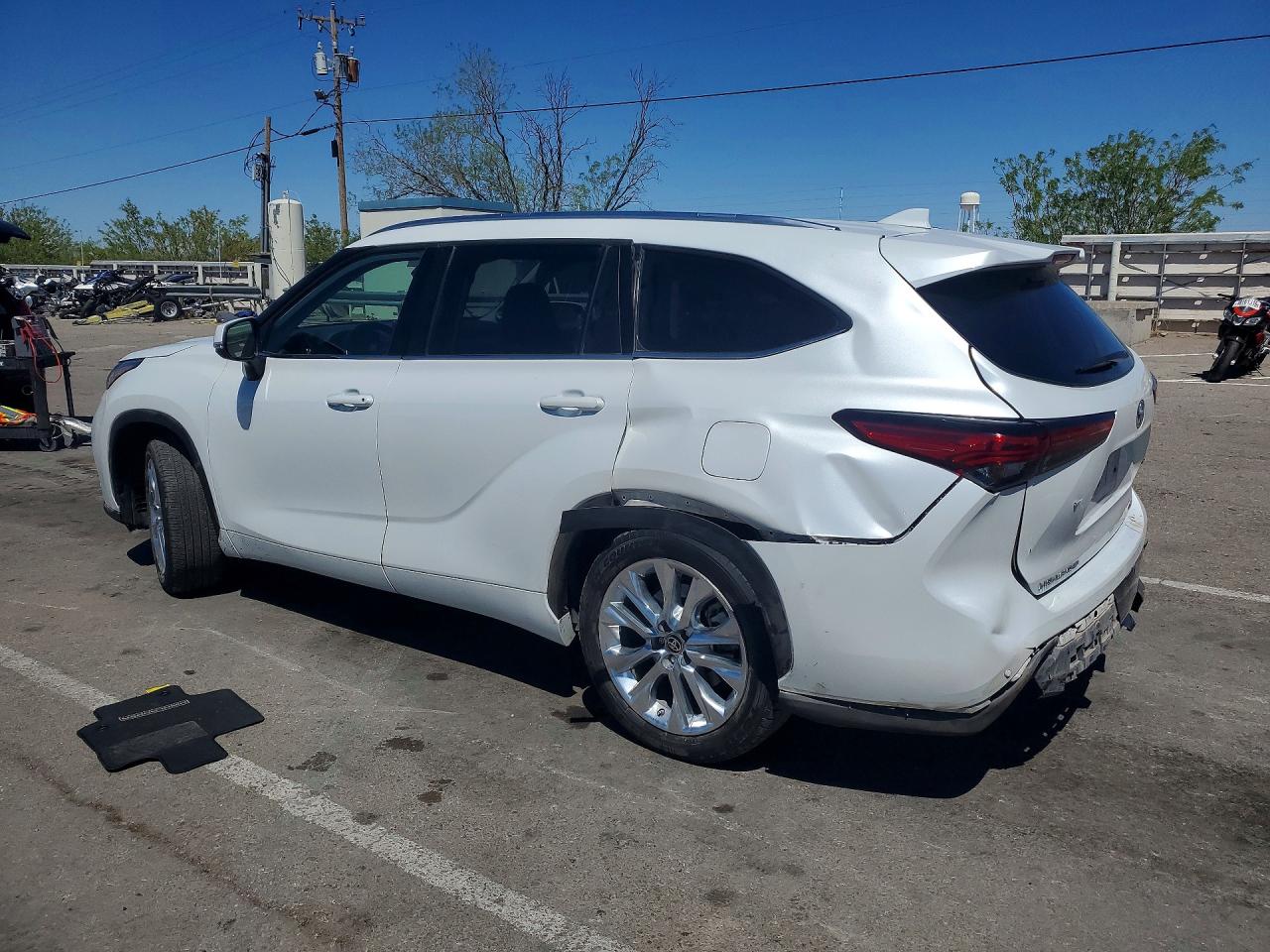 2022 Toyota Highlander VIN 5TDYZRAH2NS100834 photo 2
