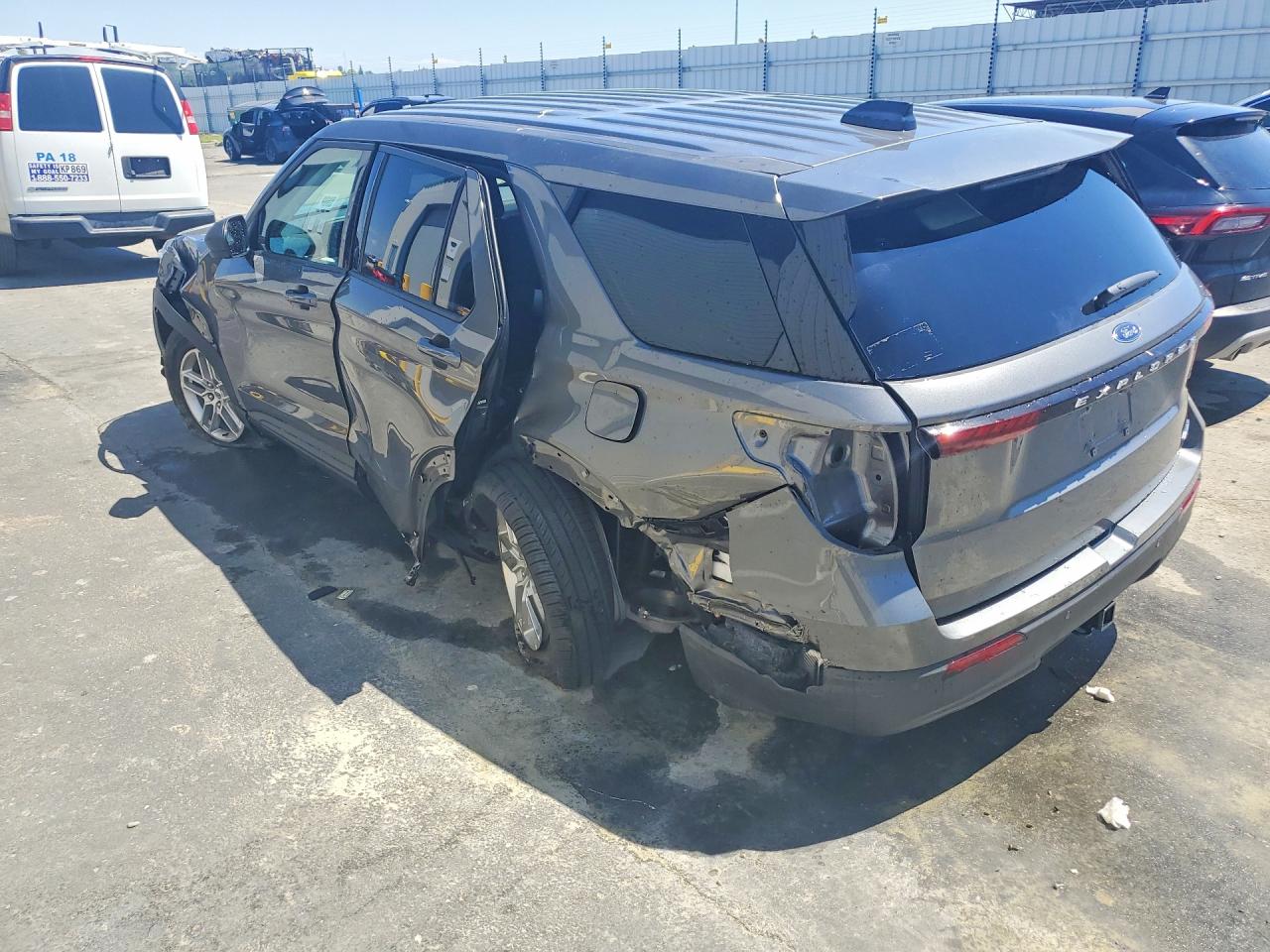 2026 FORD Explorer VIN 1FMUK8DH2TGB23512 photo 2
