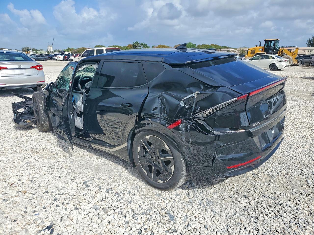 2025 Kia All other VIN 5XYC34JA3SG003152 photo 2