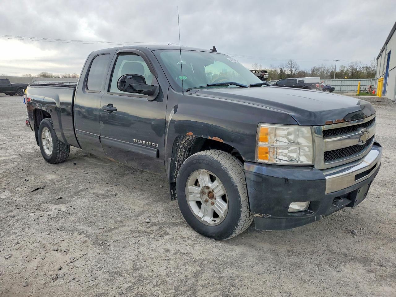 2011 CHEV Silverado VIN 1GCRKSE36BZ172290 photo 4