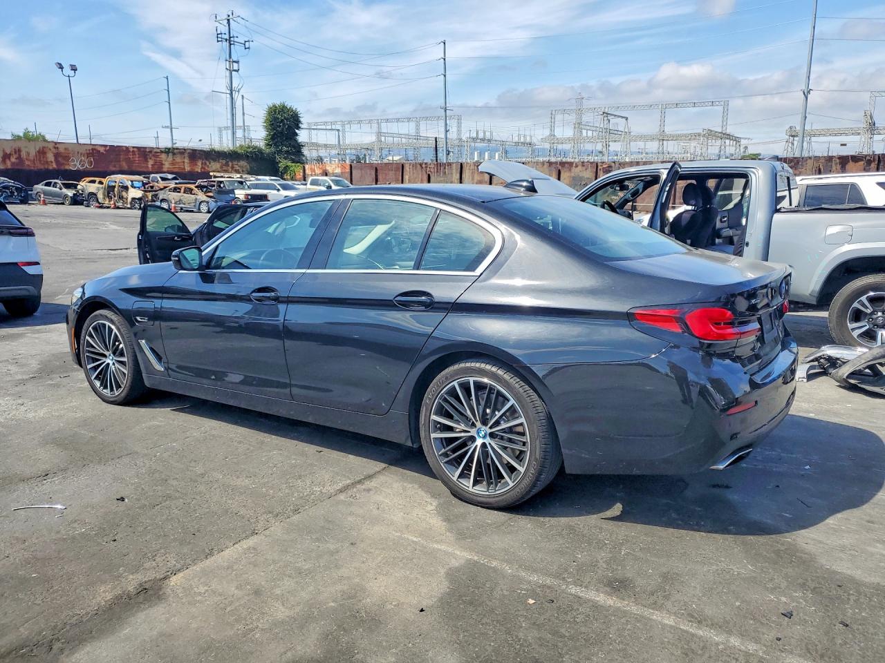 2022 BMW 5 series VIN WBA33AG04NCK96143 photo 2