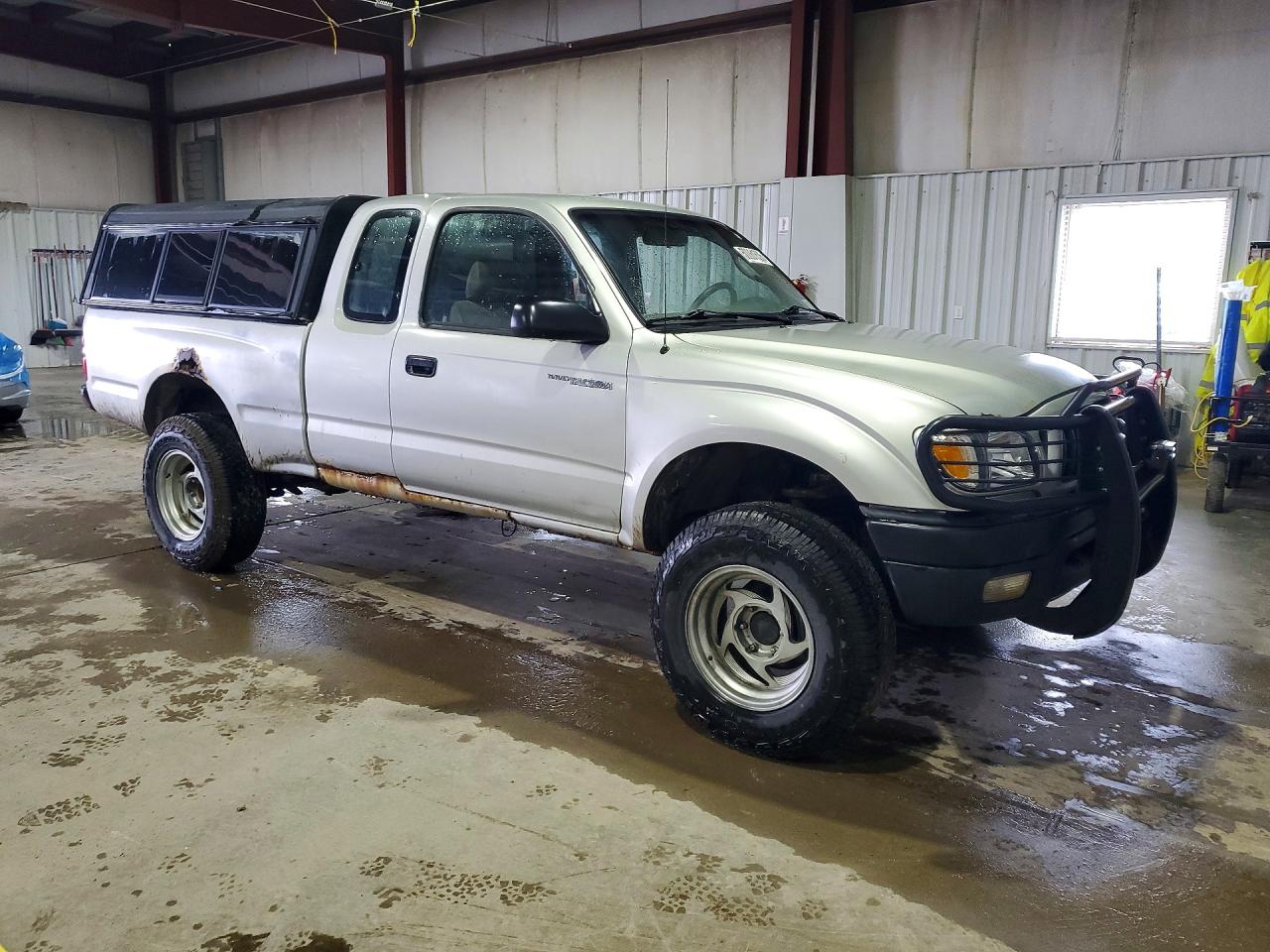 2003 Toyota Tacoma VIN 5TEWM72N63Z272704 photo 4