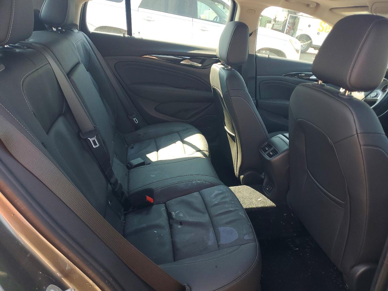 2018 Buick Regal VIN W04GP6SX0J1087573 photo 10