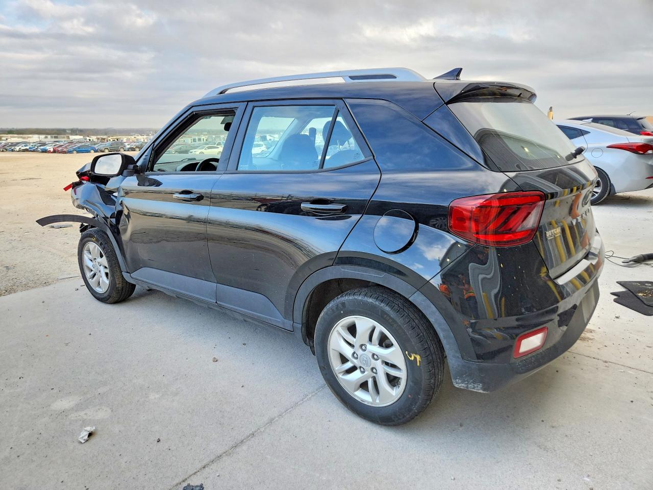 2020 Hyundai Venue VIN KMHRC8A38LU019538 photo 2