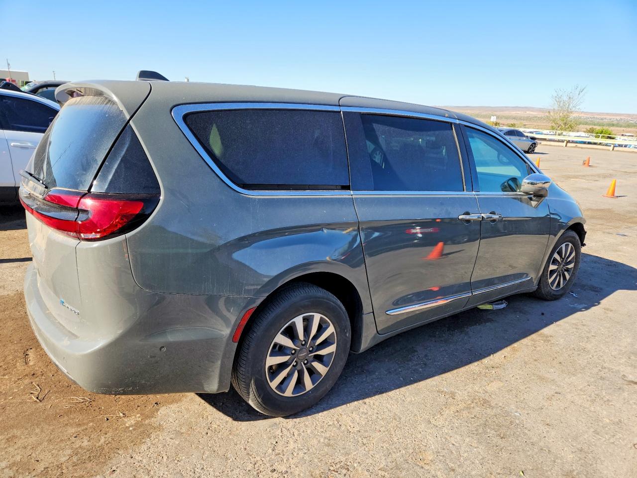 2022 Chrysler Pacifica VIN 2C4RC1S76NR161058 photo 3