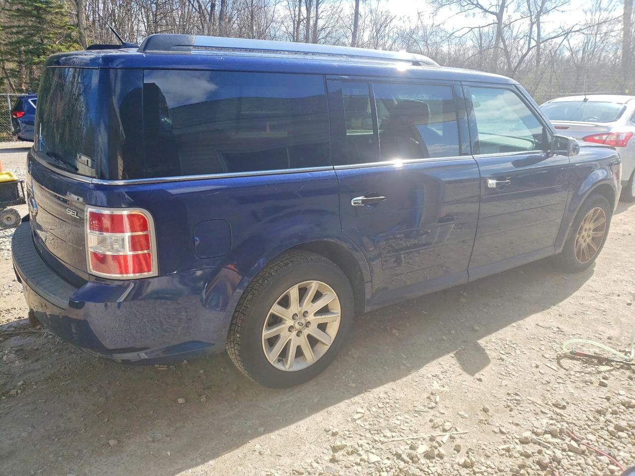 2011 Ford Flex VIN 2FMGK5CC0BBD18712 photo 3